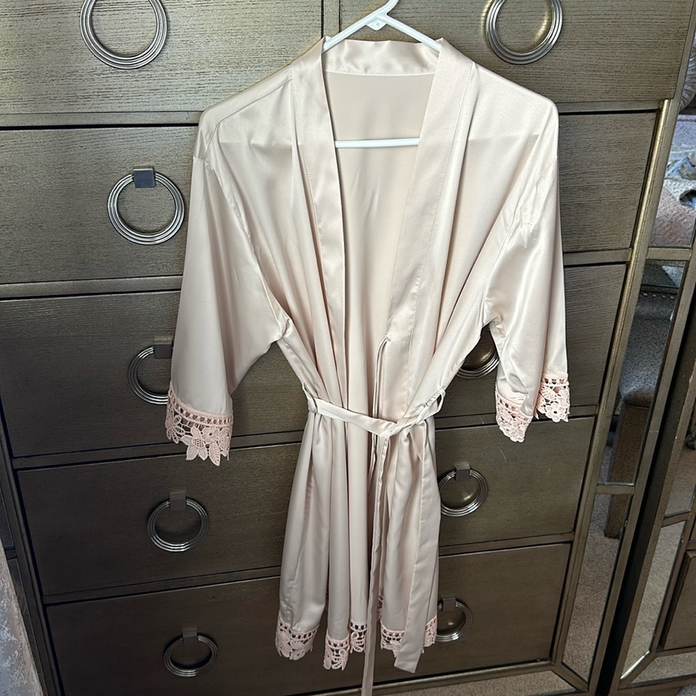 🛍️SALE🛍️ Satin Robe with Embroidered Trim - Picture 3 of 4